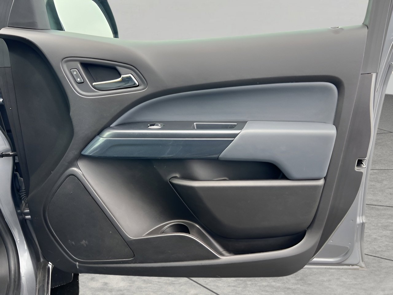 Used 2021 Chevrolet Colorado Z71 w/ Safety Package image 35