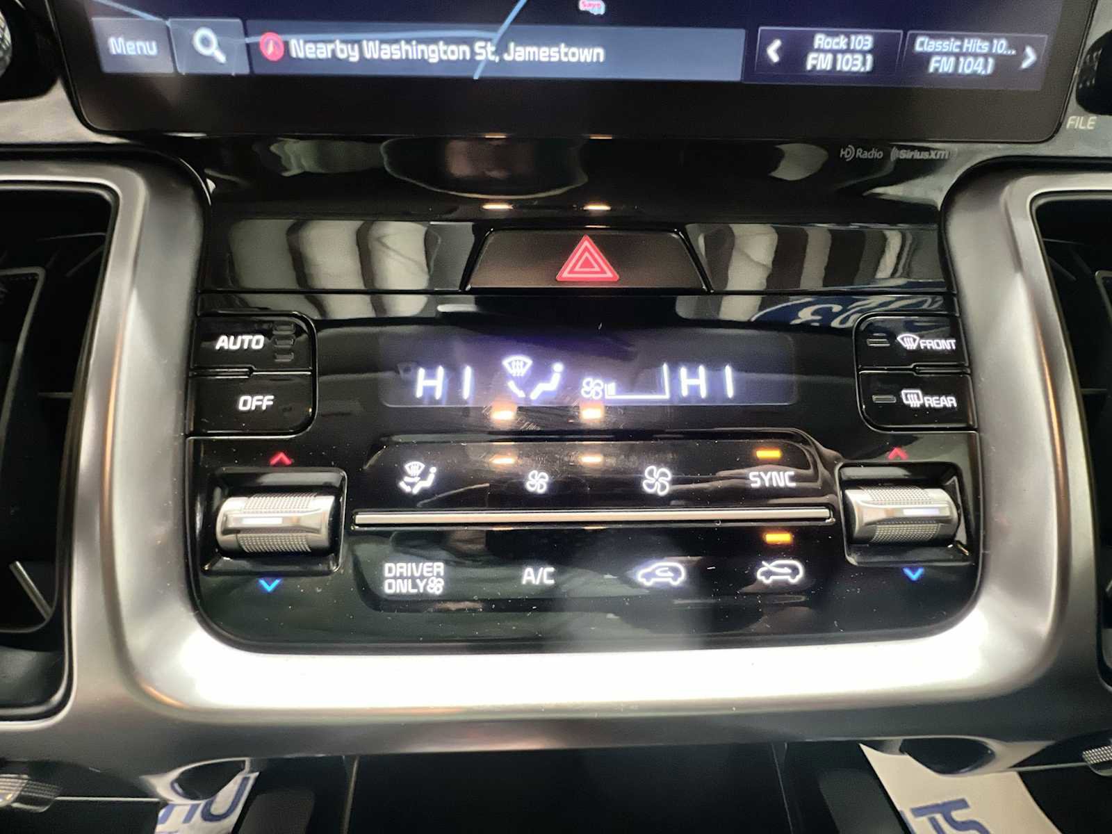 Used 2023 Kia Sorento EX image 16