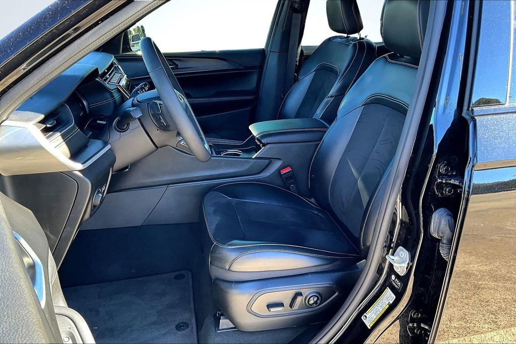 Used 2024 Jeep Grand Cherokee L Altitude image 25