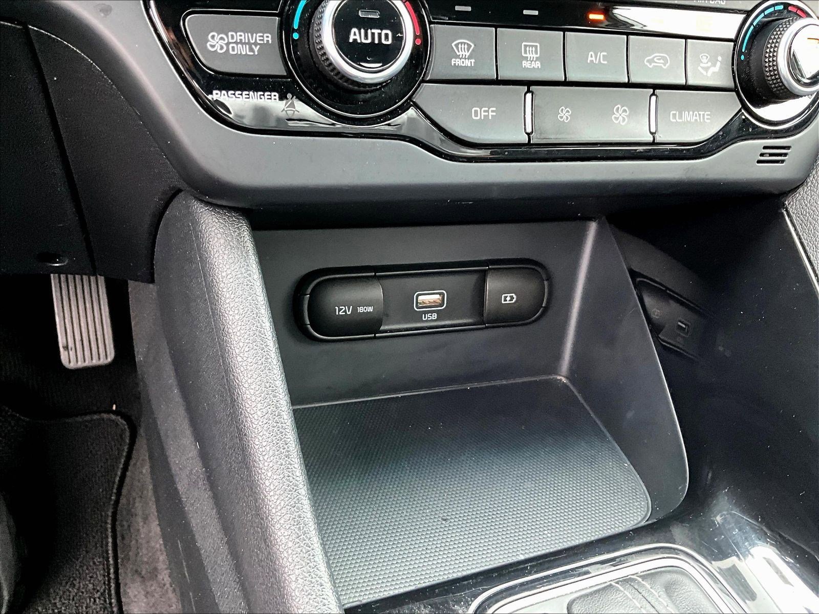 Used 2020 Kia Niro LXS FWD image 15