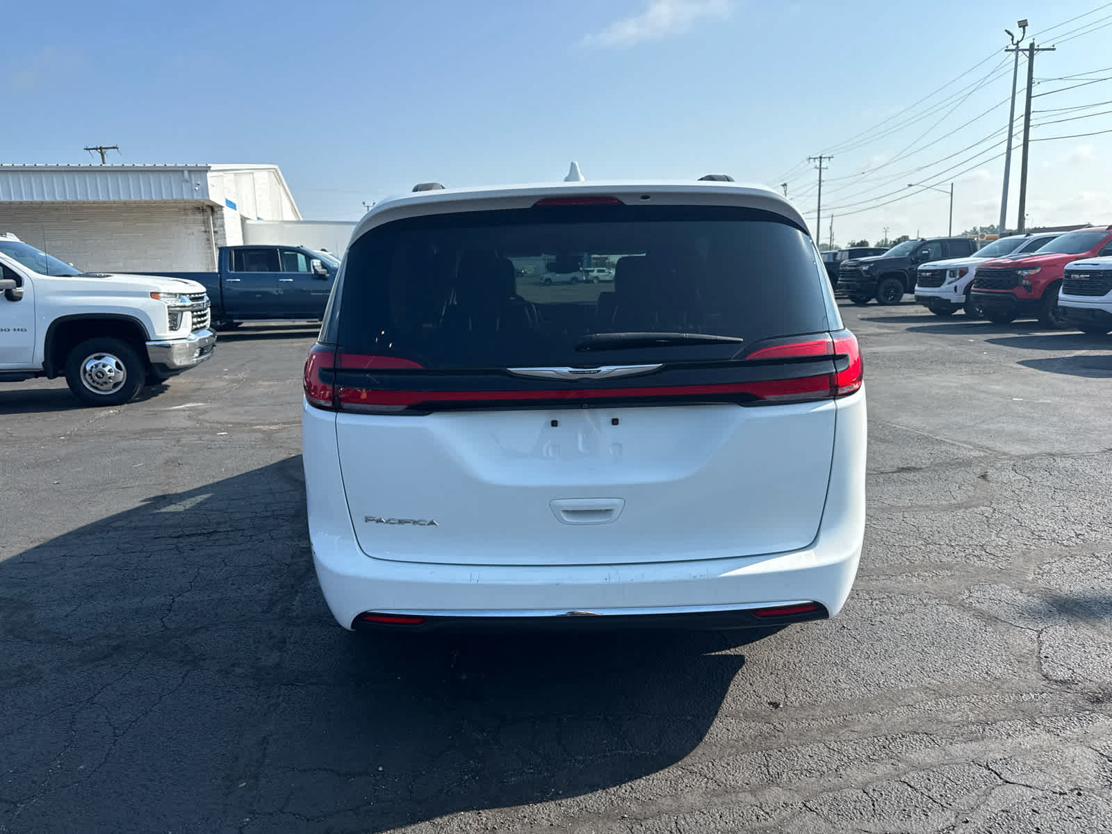 Used 2022 Chrysler Pacifica Touring-L FWD image 4