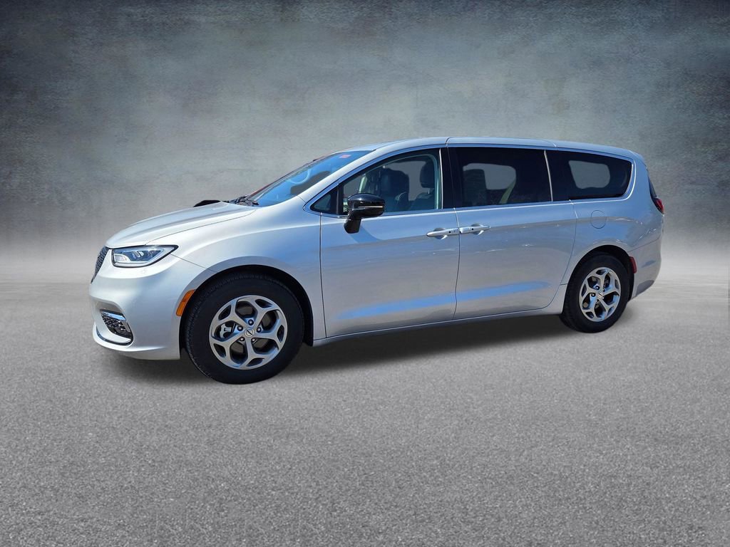 Used 2024 Chrysler Pacifica Limited image 6