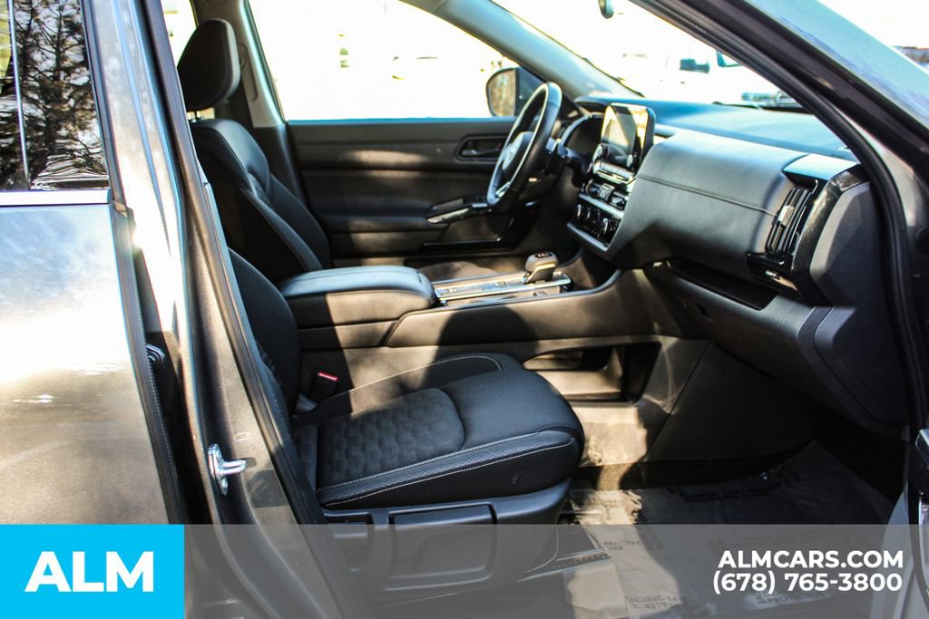 Used 2025 Nissan Pathfinder SV image 23