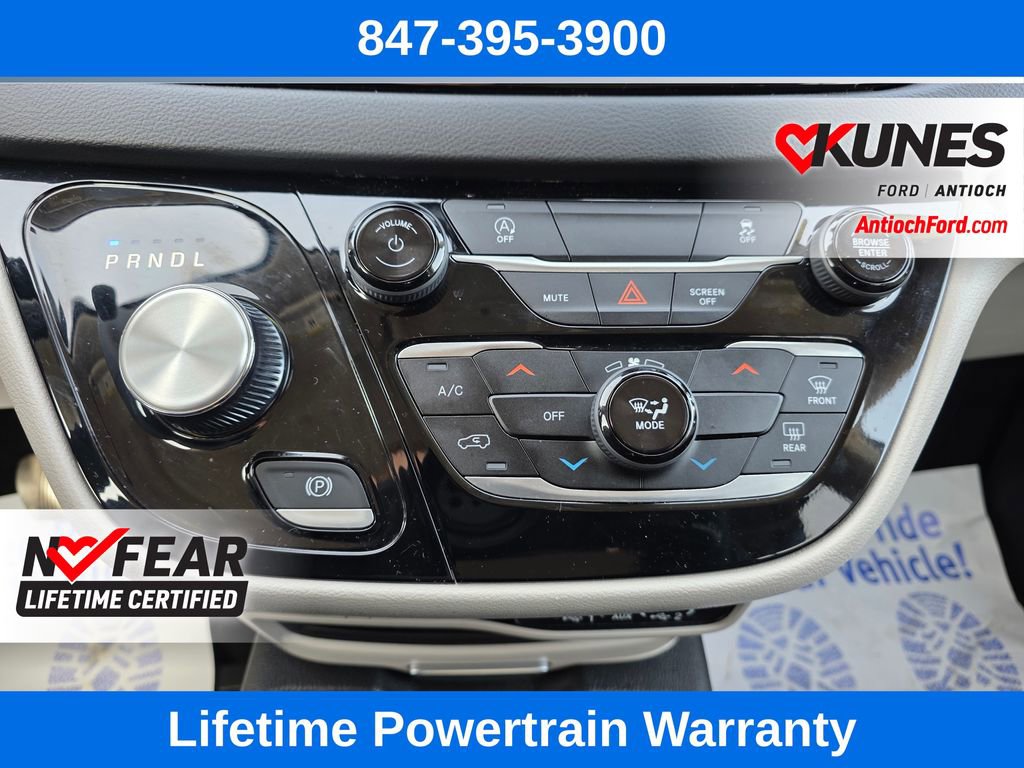 Used 2023 Chrysler Voyager LX image 46