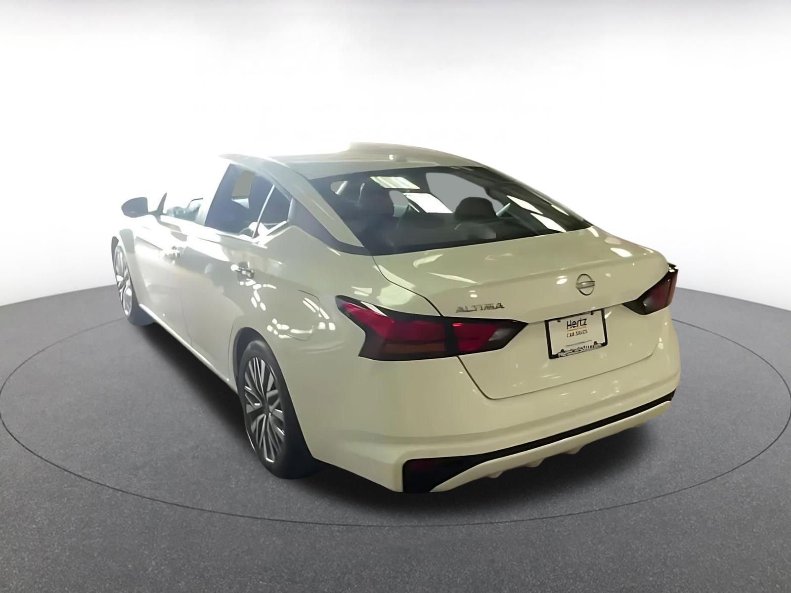 Used 2025 Nissan Altima 2.5 SV FWD image 11