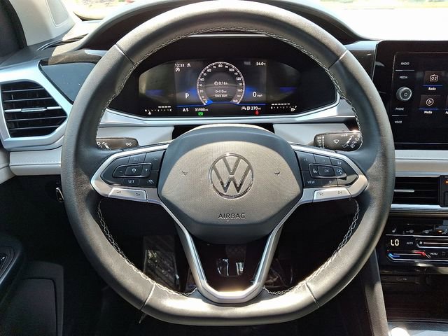 Used 2025 Volkswagen Taos SE AWD/4WD image 17