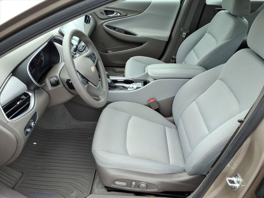 Used 2025 Chevrolet Malibu LT FWD image 12