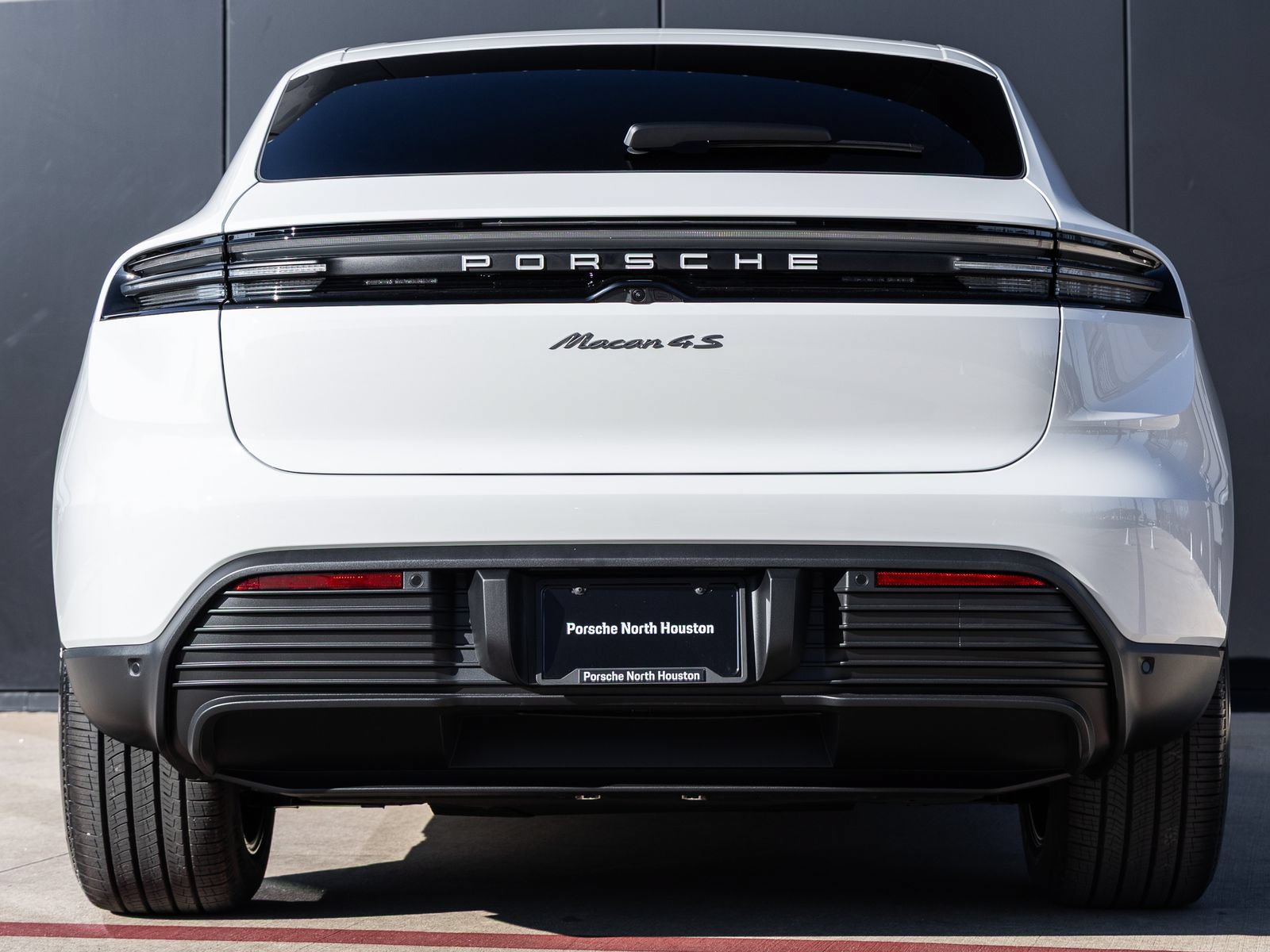 Certified 2025 Porsche Macan 4S Electric AWD/4WD image 10