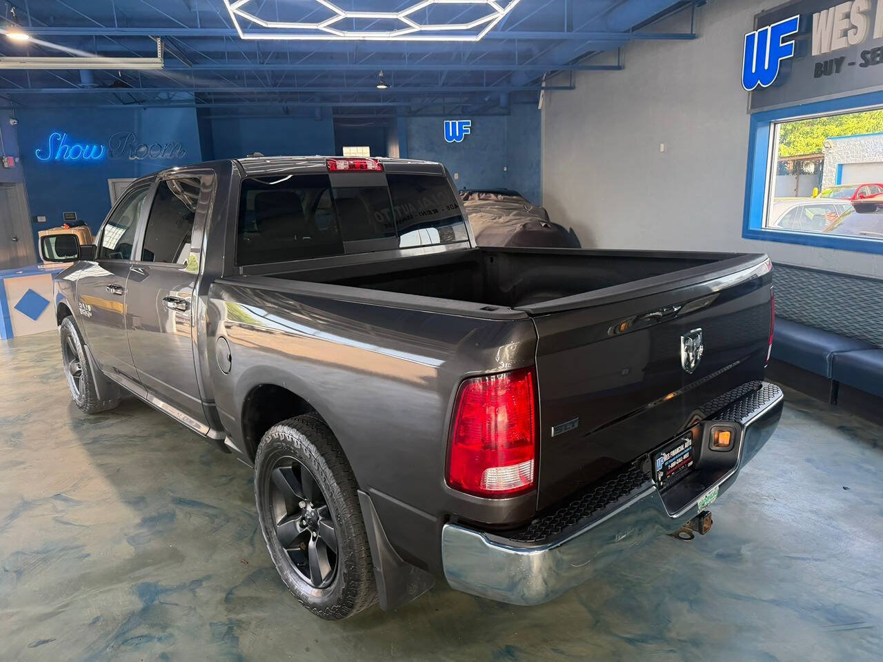 Used 2014 RAM 1500 Classic SLT w/ Luxury Group RWD image 8