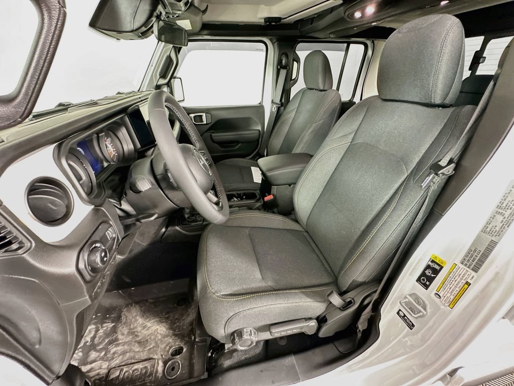 Certified 2026 Jeep Gladiator Sport AWD/4WD image 30