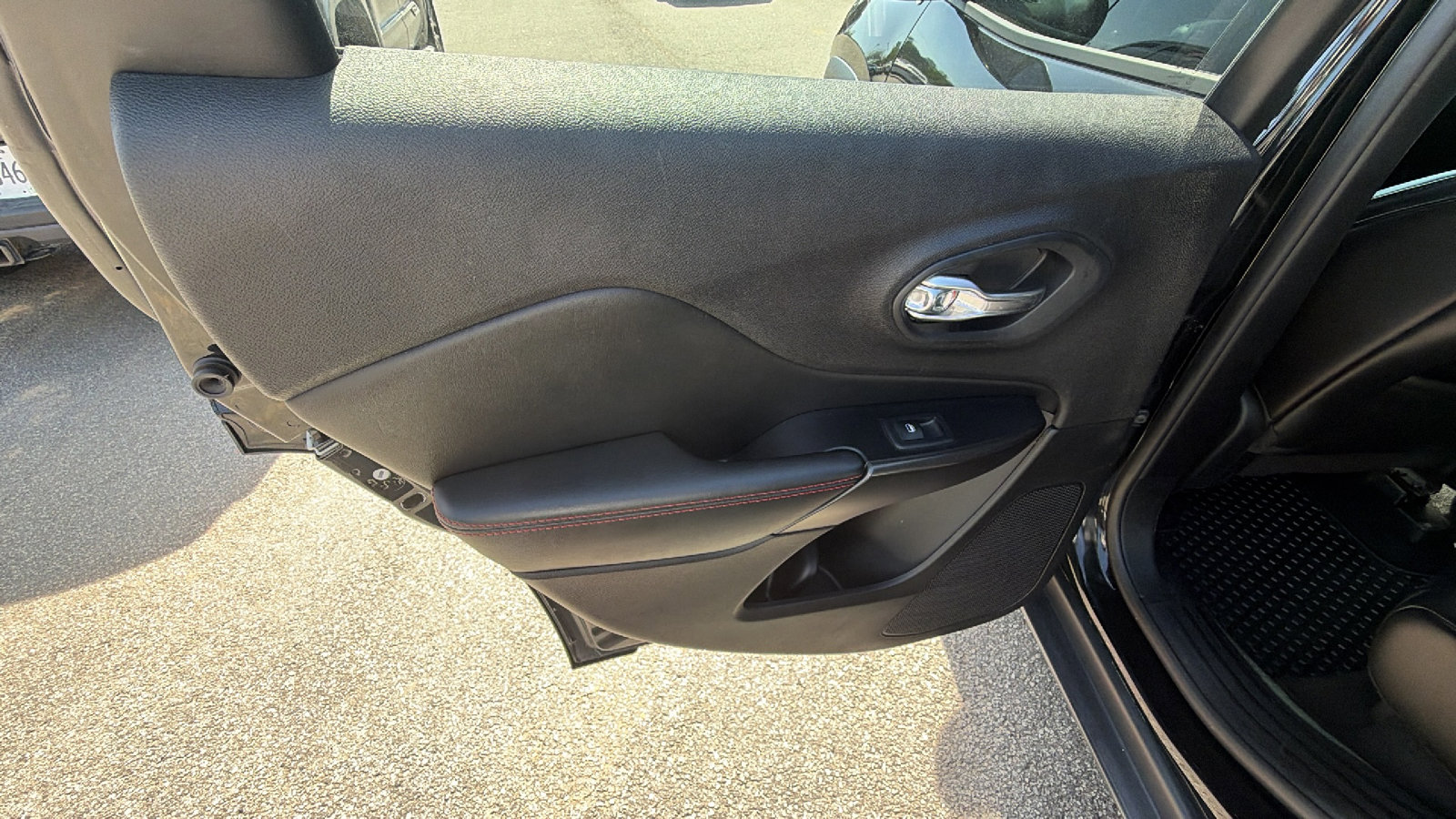 Used 2019 Jeep Cherokee Trailhawk image 22