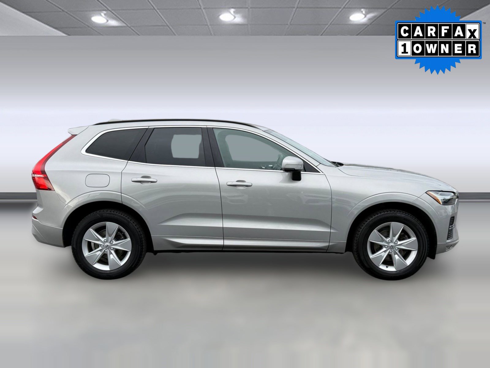 Used 2022 Volvo XC60 B5 Momentum image 6