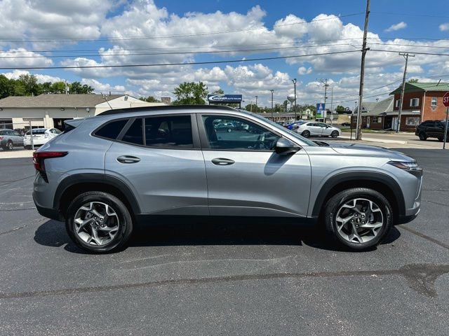 Used 2025 Chevrolet Trax LT w/ Driver Confidence Package FWD image 9