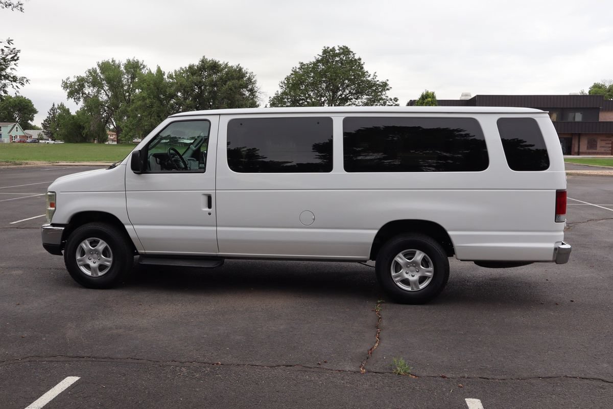Used 2010 Ford E-350 and Econoline 350 XLT RWD image 9