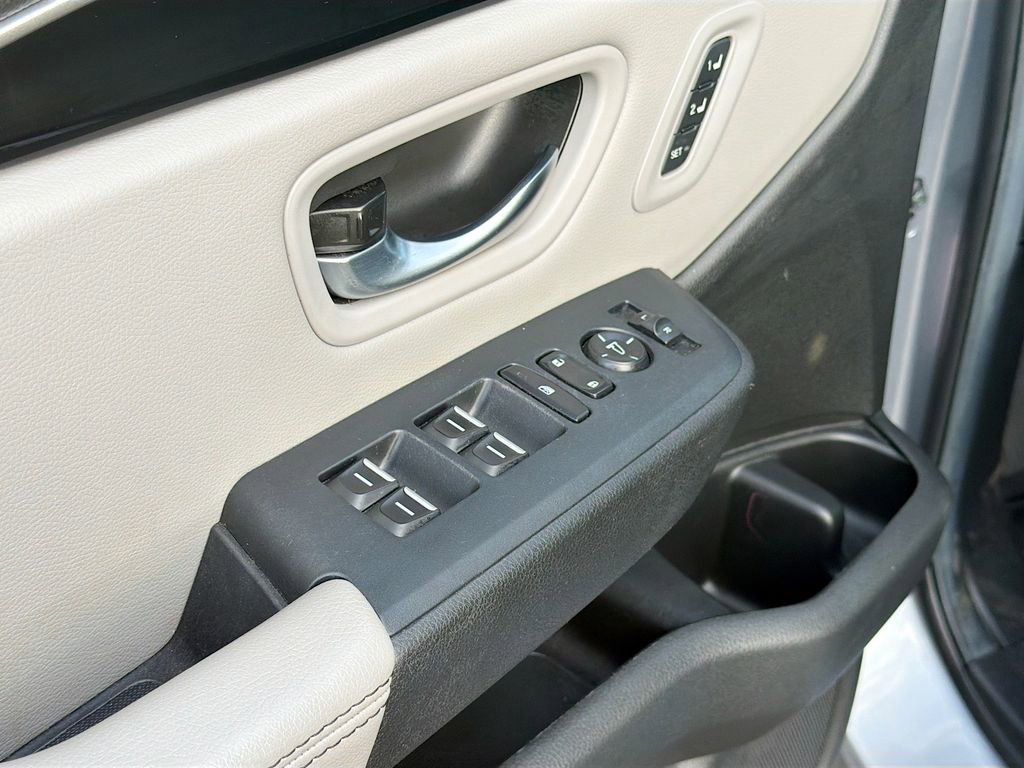 Used 2024 Honda Pilot Touring image 18