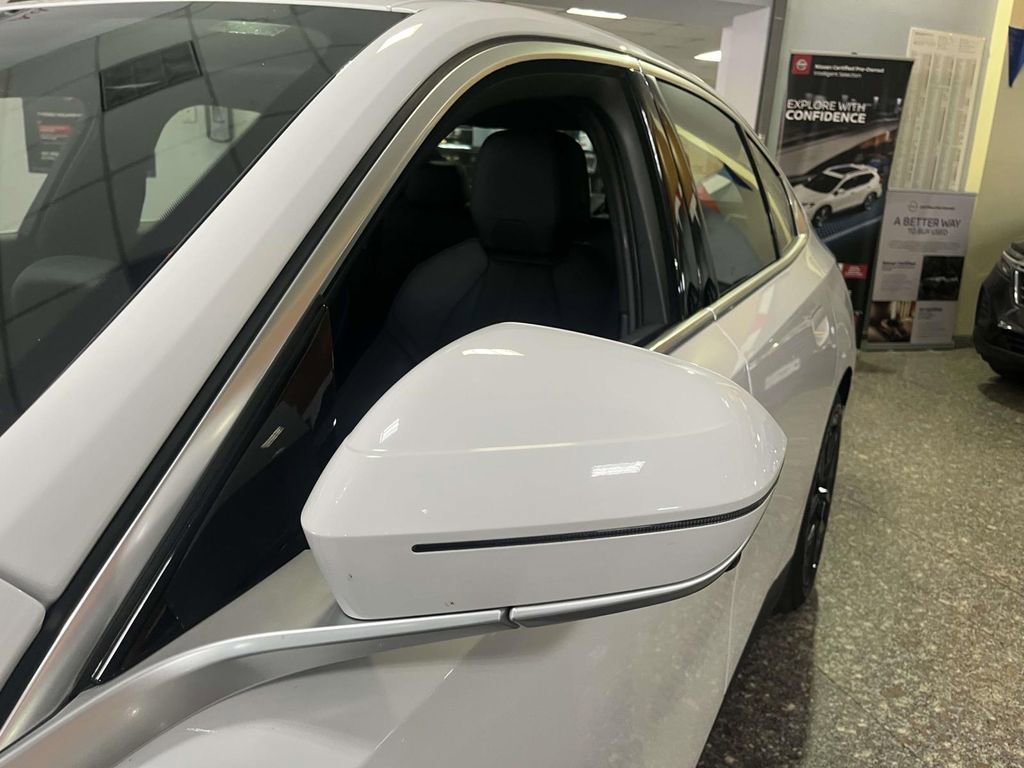 Used 2026 BMW 530i xDrive AWD/4WD image 11