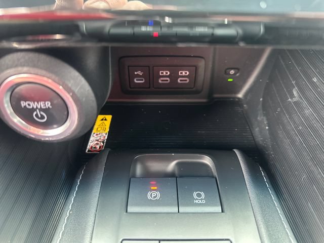 Used 2023 Toyota Venza XLE AWD/4WD image 16