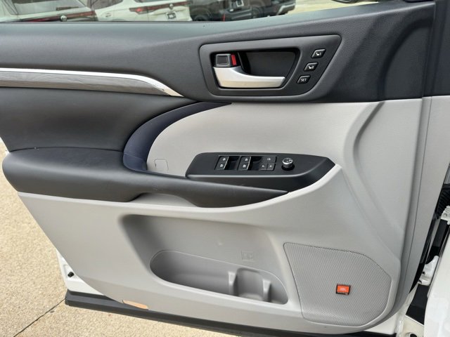 Used 2019 Toyota Highlander Limited image 23