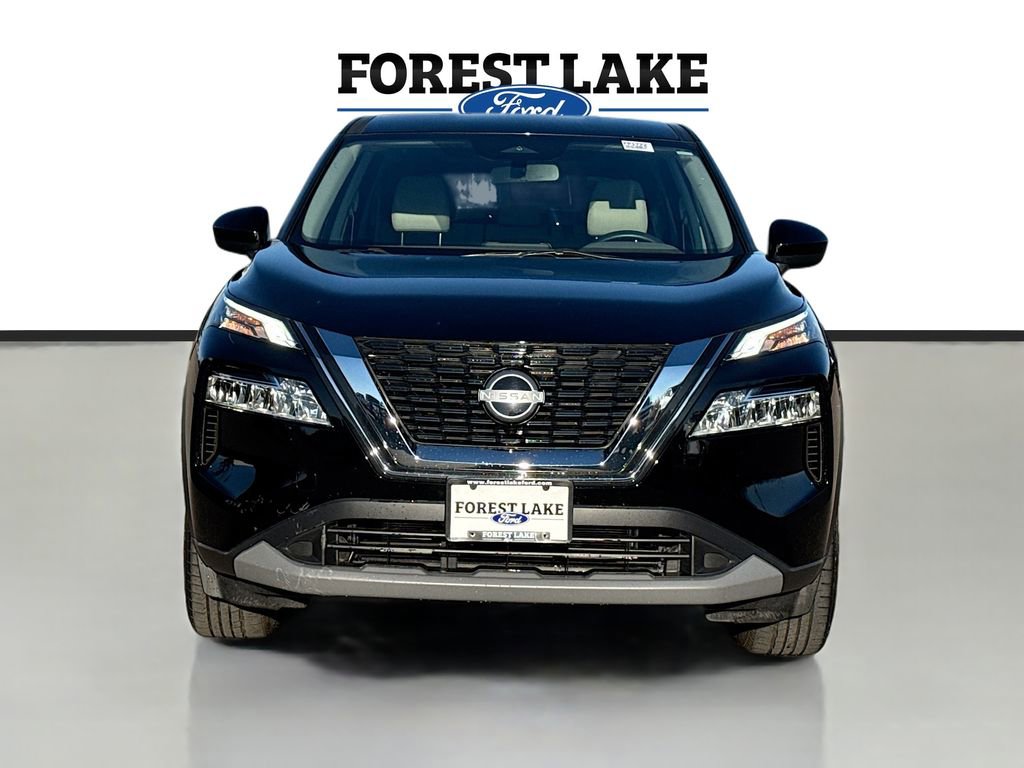 Used 2023 Nissan Rogue SV image 2