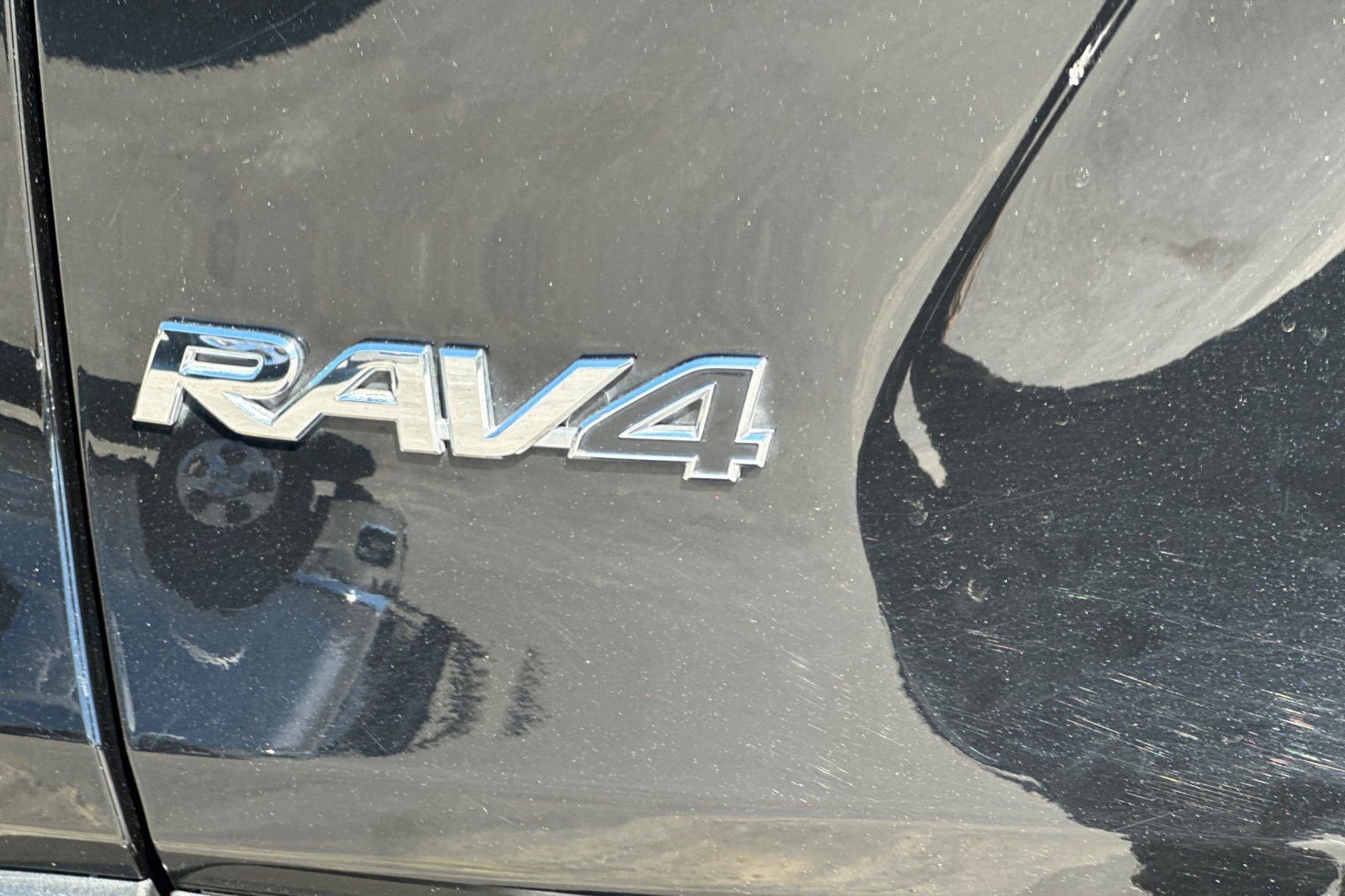 Used 2025 Toyota RAV4 XLE image 28