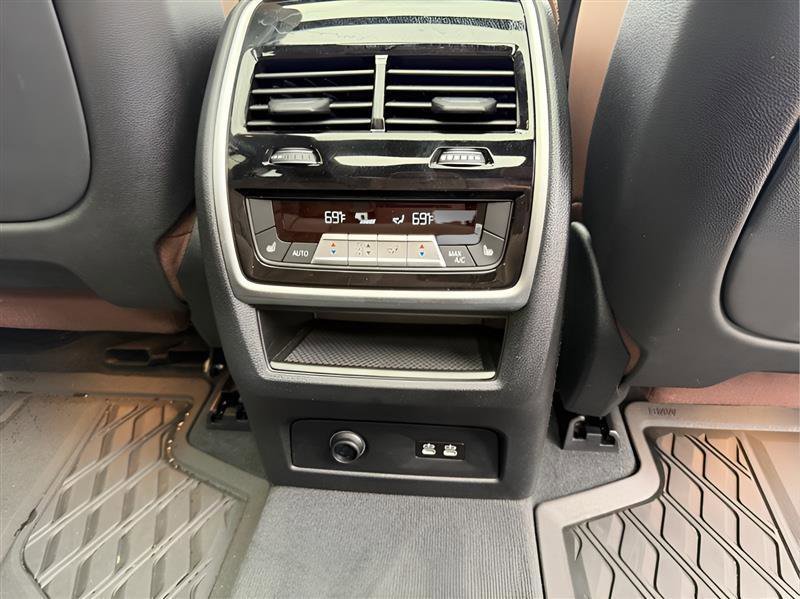 Used 2020 BMW X7 xDrive40i w/ M Sport Package AWD/4WD image 46