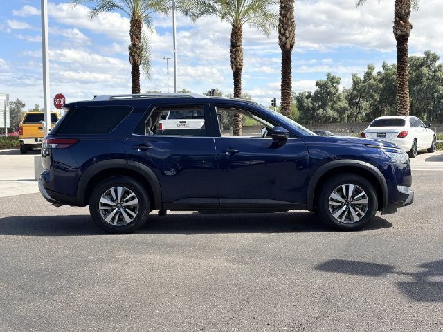 Used 2025 Nissan Pathfinder SL FWD image 5