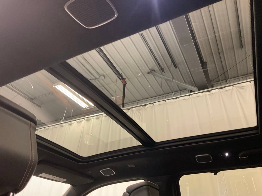 Used 2024 Jeep Grand Wagoneer L Series III AWD/4WD image 40