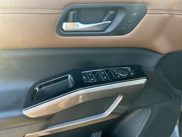 Used 2022 Nissan Pathfinder Platinum w/ Cargo Package image 6