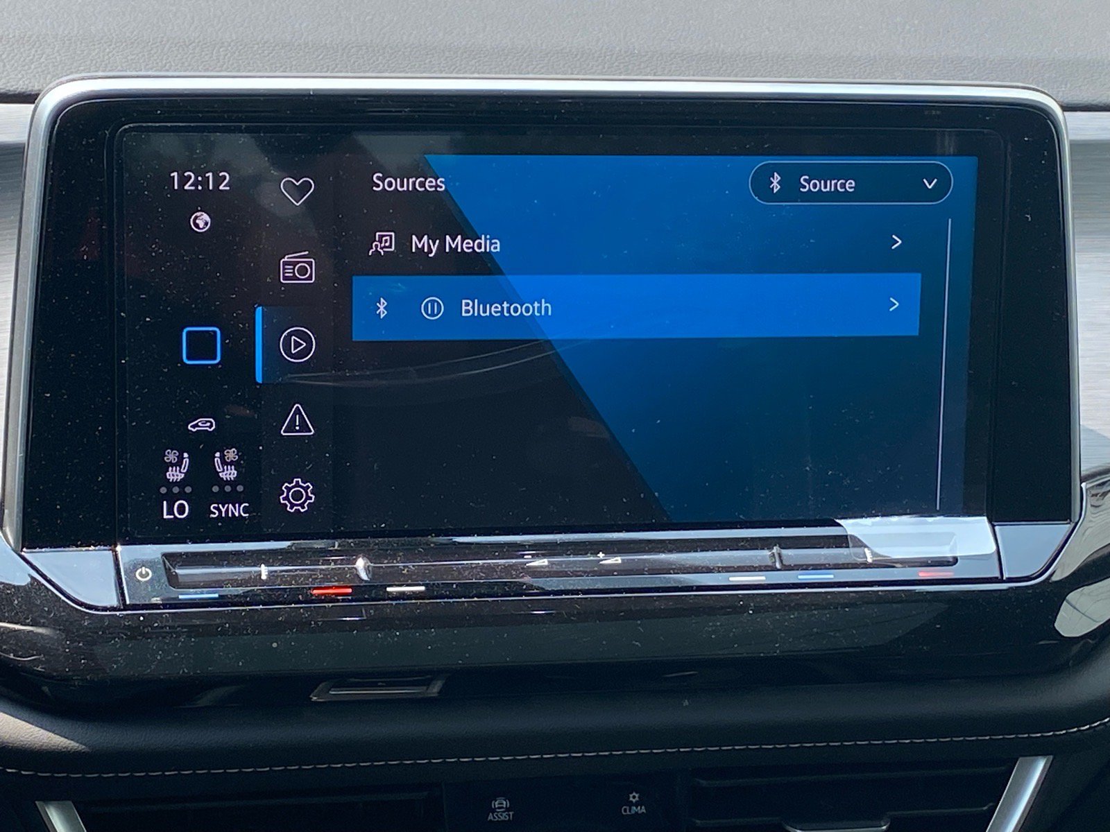 Certified 2025 Volkswagen Atlas Cross Sport SE w/ Panoramic Sunroof Package AWD/4WD image 8