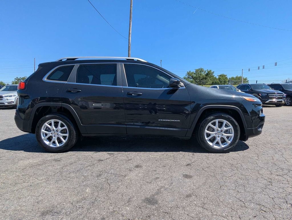 Used 2016 Jeep Cherokee Latitude w/ Comfort/Convenience Group image 4