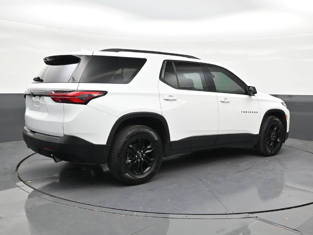 Used 2022 Chevrolet Traverse LS w/ Midnight/Sport Edition FWD image 5