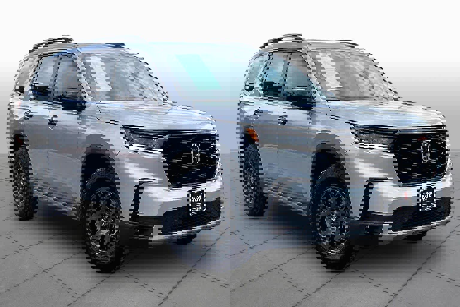 Used 2025 Honda Pilot TrailSport image 3