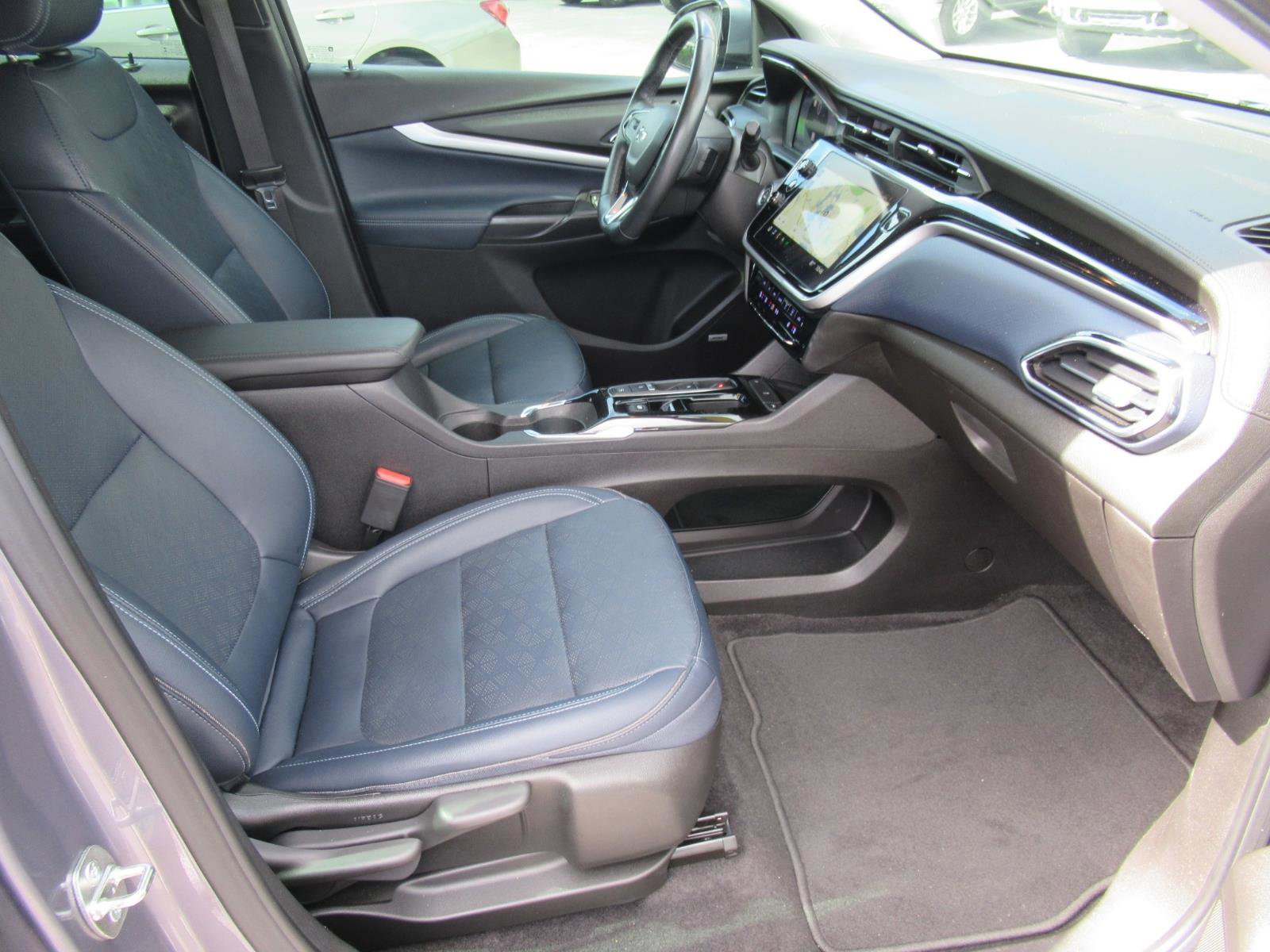 Used 2023 Chevrolet Bolt EUV Premier w/ Sun & Sound Package image 9