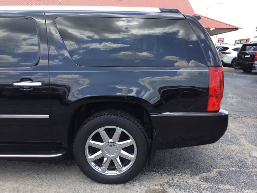 Used 2010 GMC Yukon XL Denali AWD/4WD image 14
