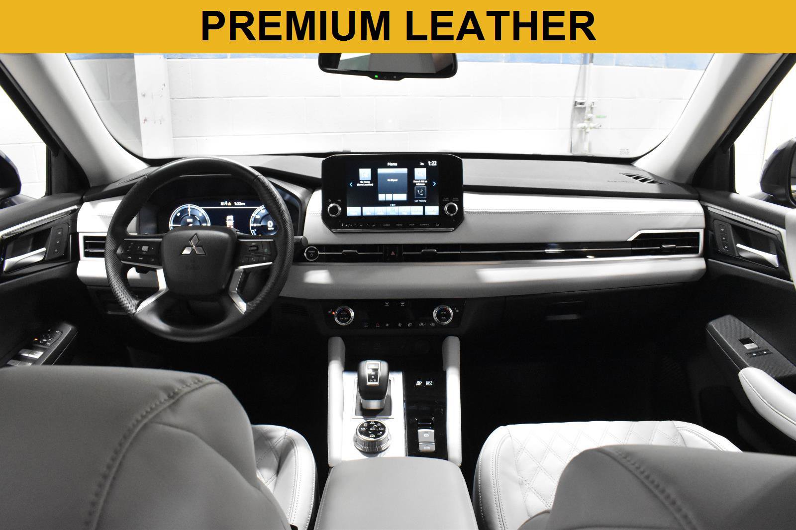 Used 2023 Mitsubishi Outlander SEL image 2