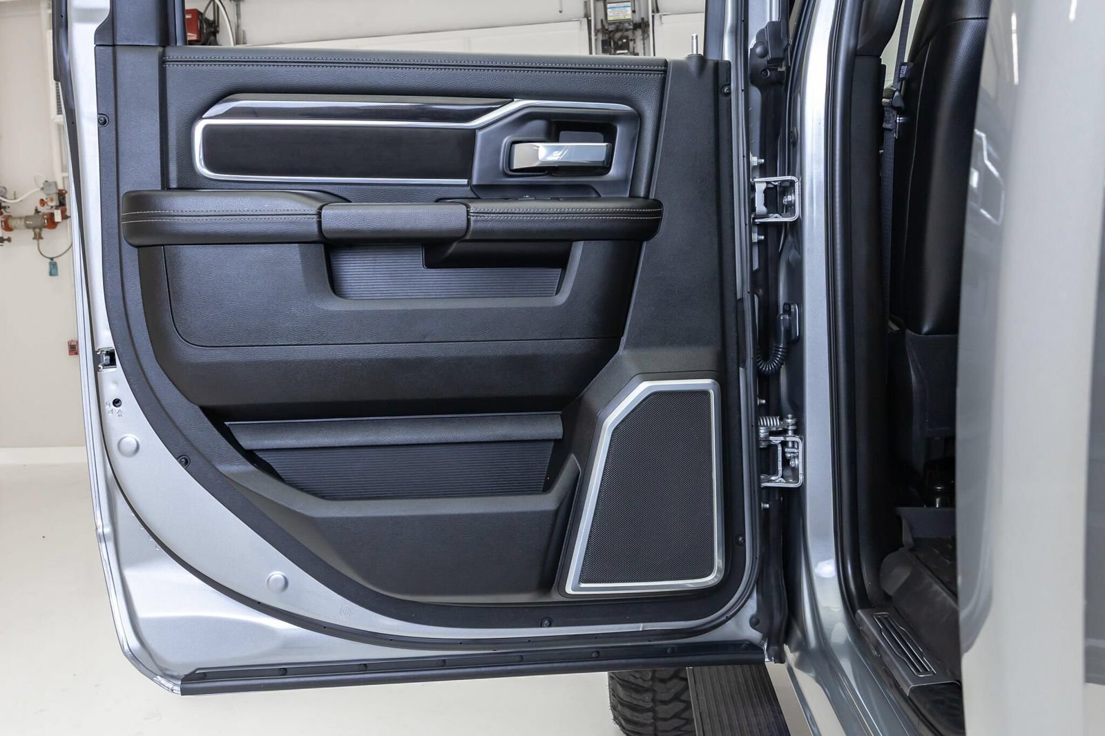 Used 2022 RAM 2500 Laramie AWD/4WD image 46