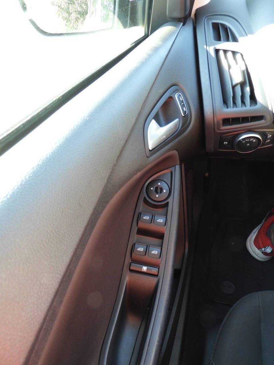 Used 2016 Ford Focus SE FWD image 17