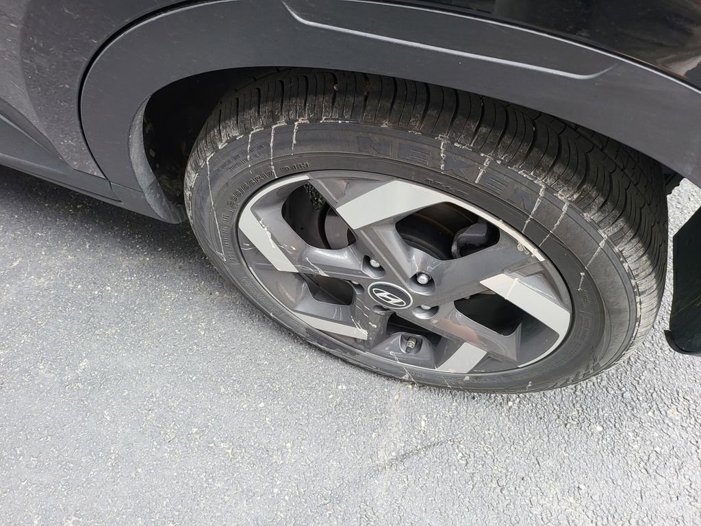 Used 2025 Hyundai Venue SEL image 6