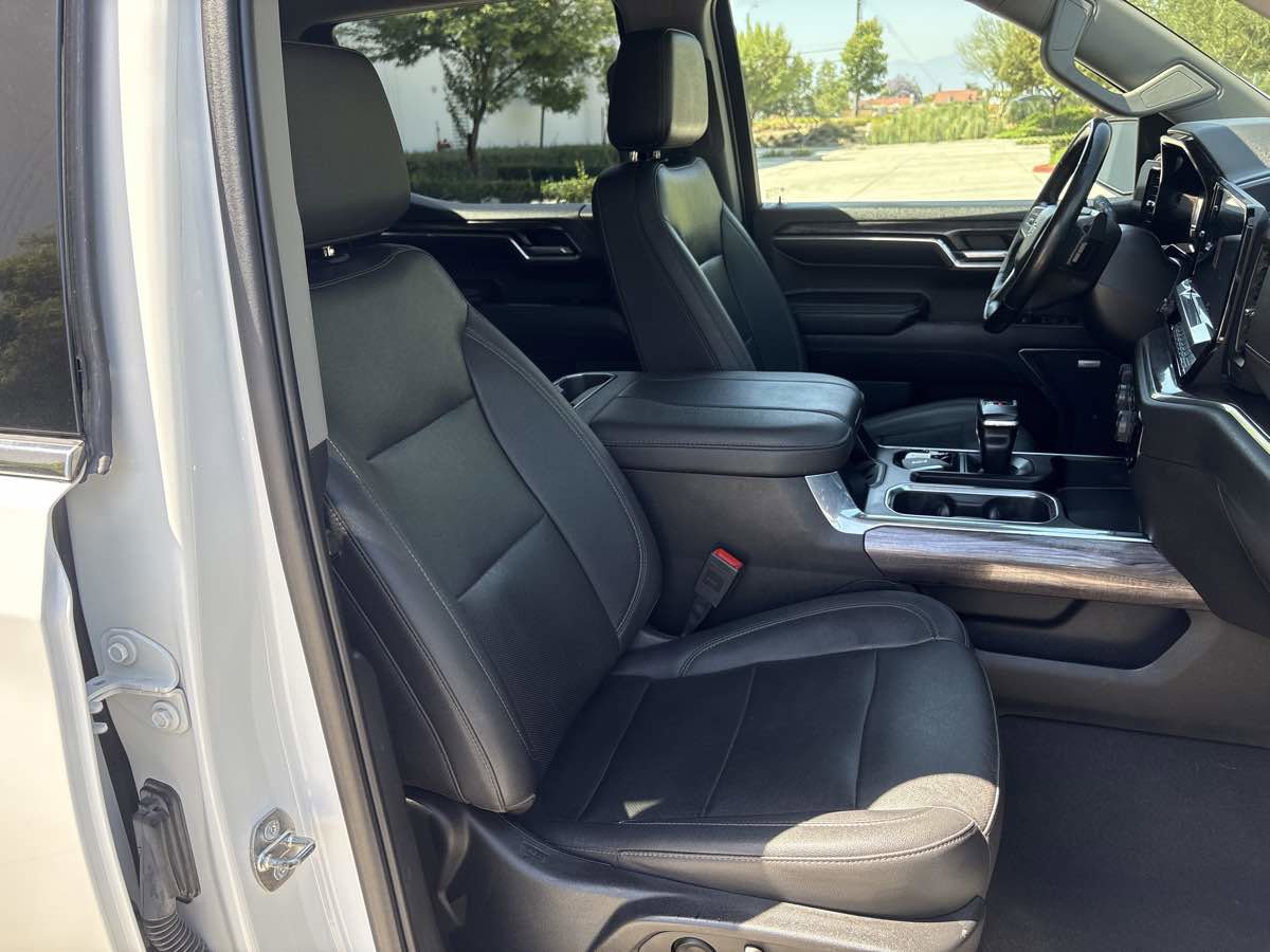 Used 2023 Chevrolet Silverado 1500 LTZ w/ LTZ Convenience Package II AWD/4WD image 17