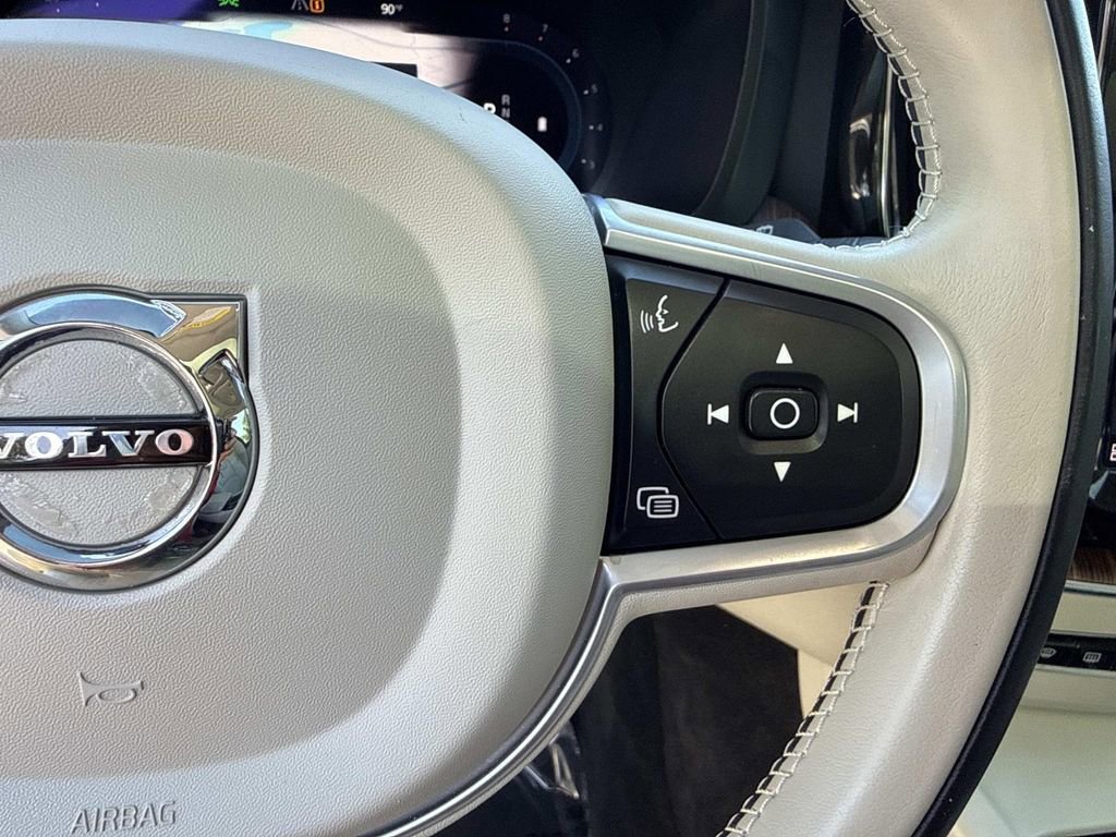 Used 2022 Volvo XC60 B5 Momentum w/ Climate Package image 38