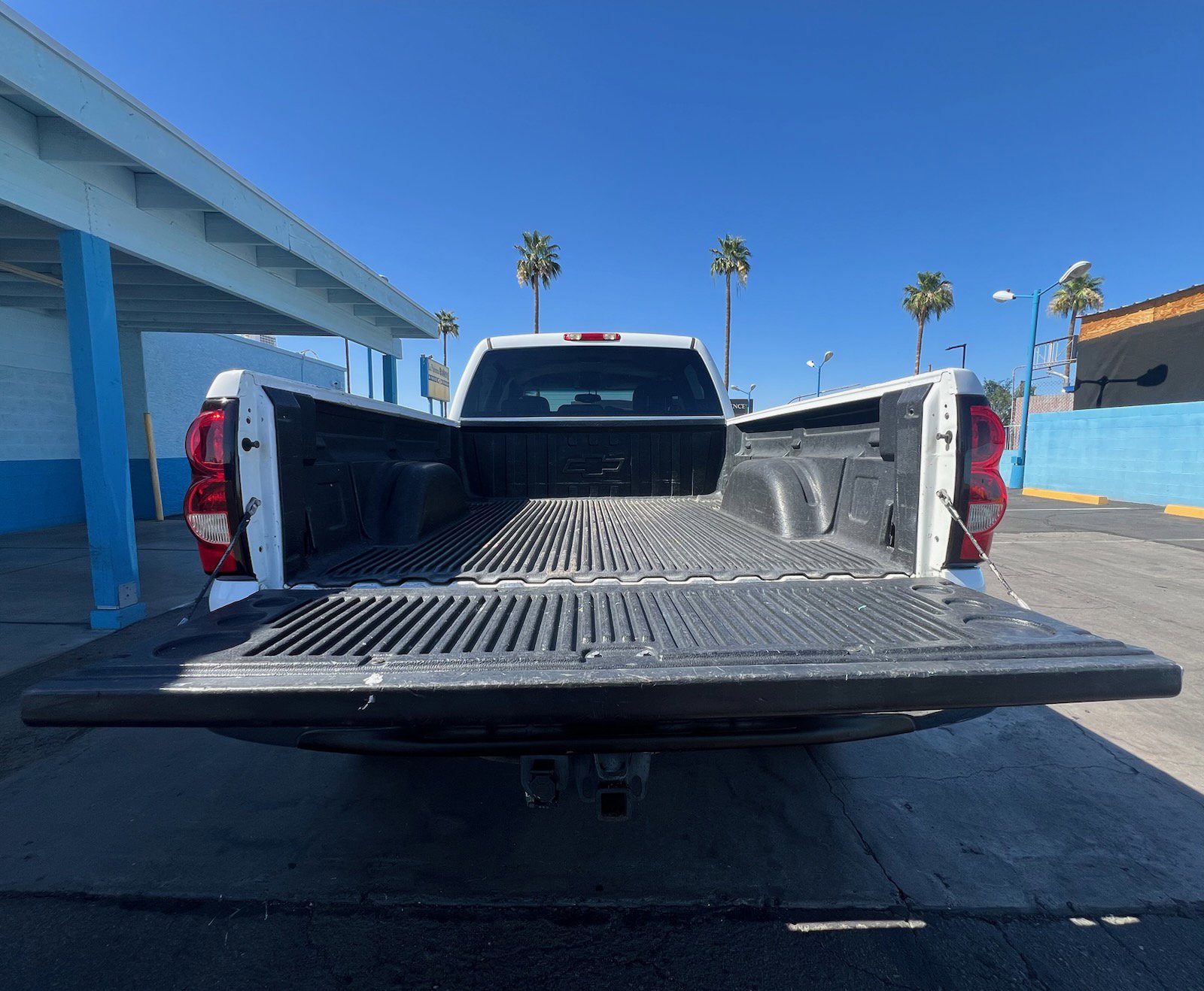 Used 2005 Chevrolet Silverado 2500 LT w/ Heavy-Duty Power Package image 5