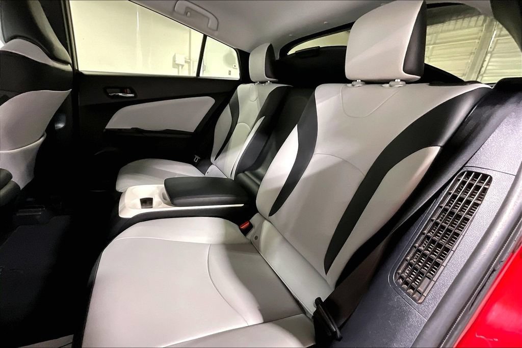 Used 2018 Toyota Prius Prime Advanced FWD image 30