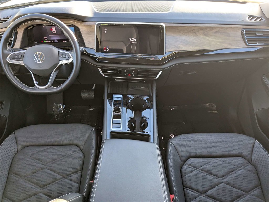 Used 2025 Volkswagen Atlas SE w/ Black Wheel Package image 18