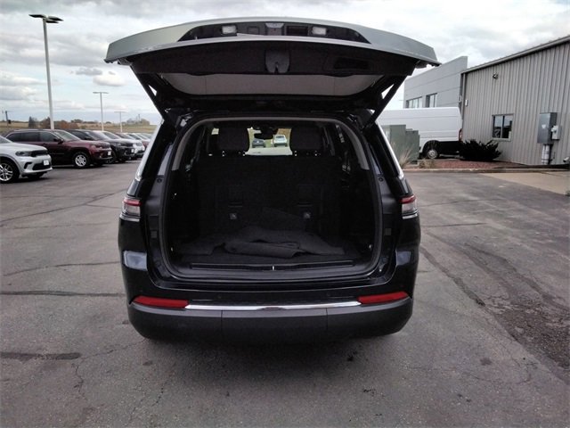 Used 2023 Jeep Grand Cherokee L Limited w/ Luxury Tech Group II image 12