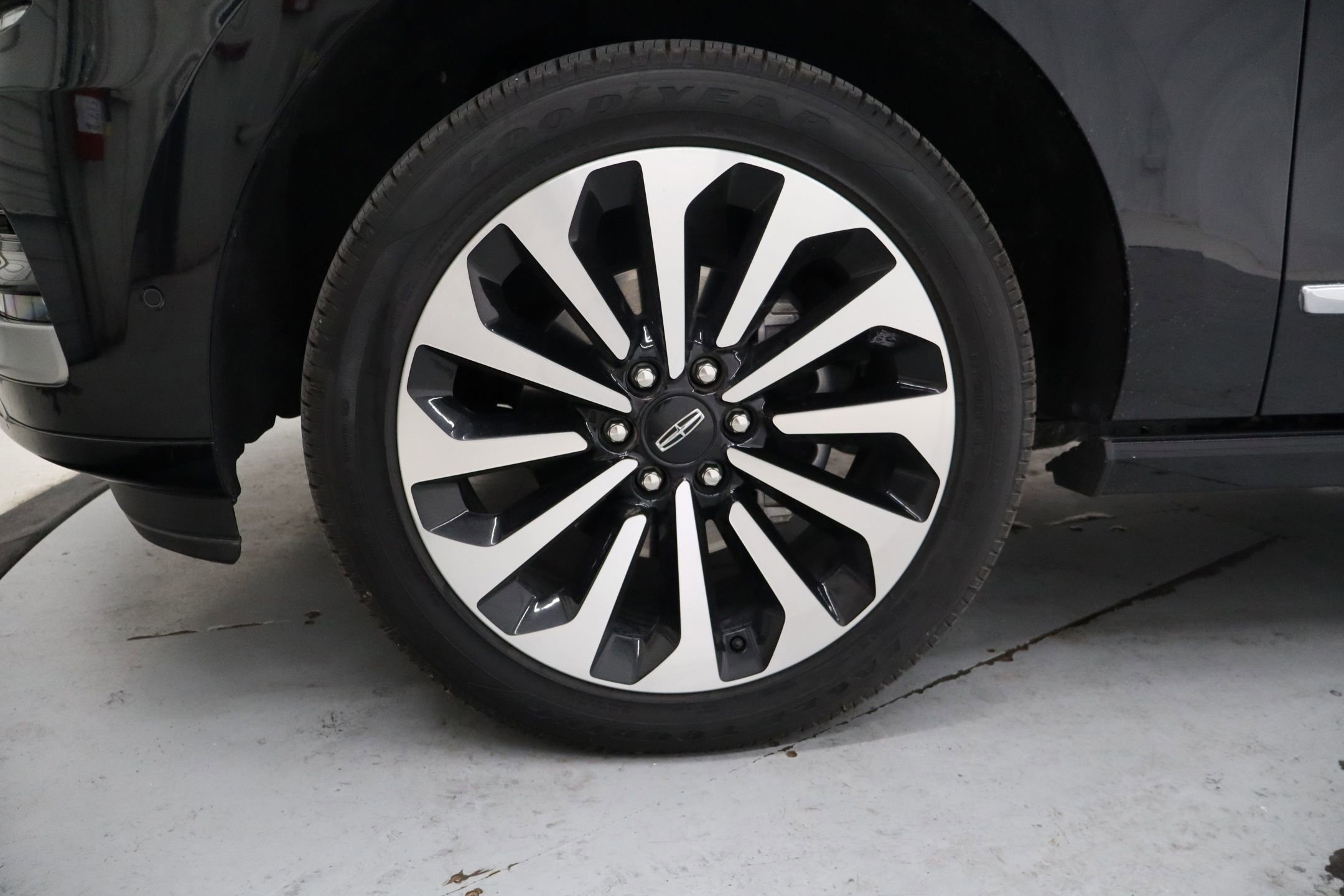 Used 2023 Lincoln Navigator L Reserve image 10