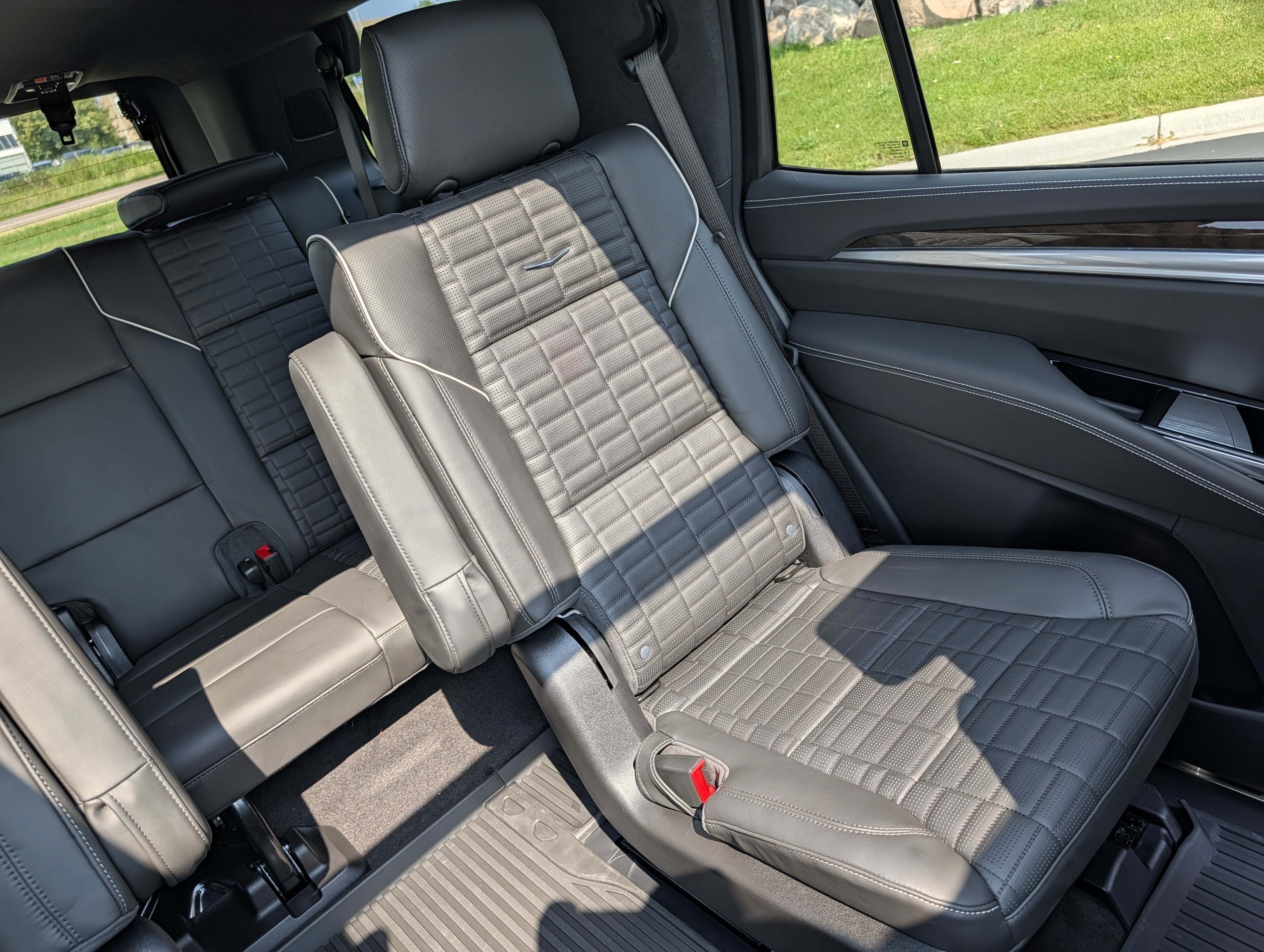 New 2026 Cadillac Escalade Platinum Sport w/ LPO, ONYX Package AWD/4WD image 15