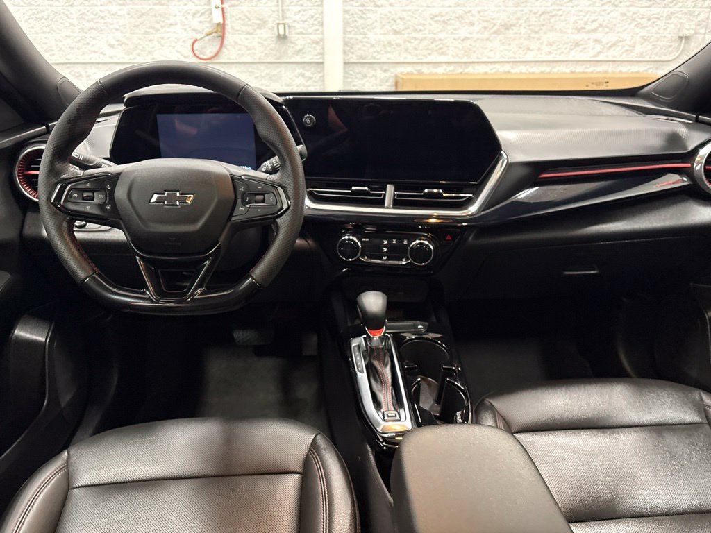 Used 2025 Chevrolet Trax RS w/ Sunroof Package FWD image 12