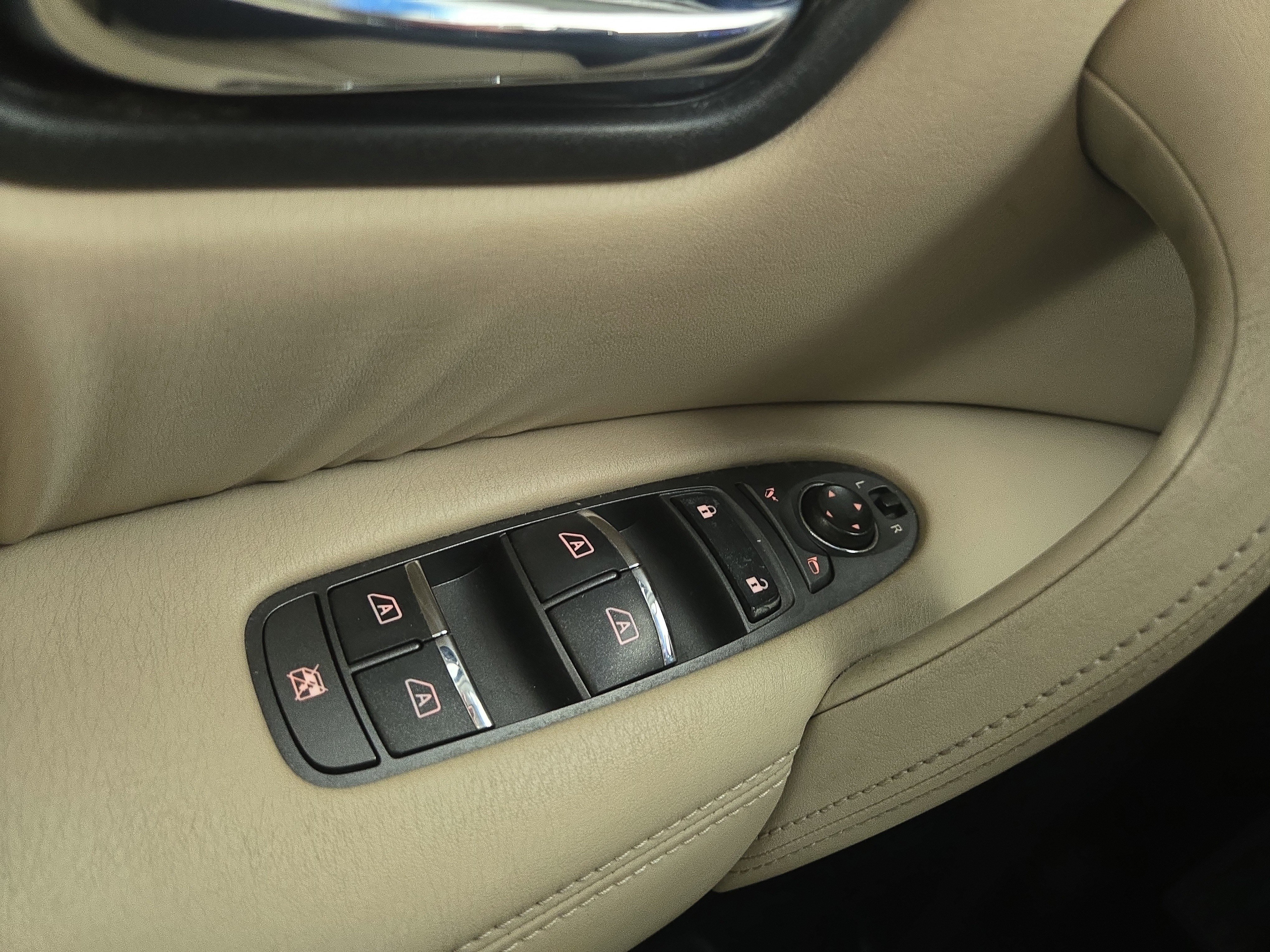 Used 2017 Nissan Armada SL w/ Interior Lighting Package image 29