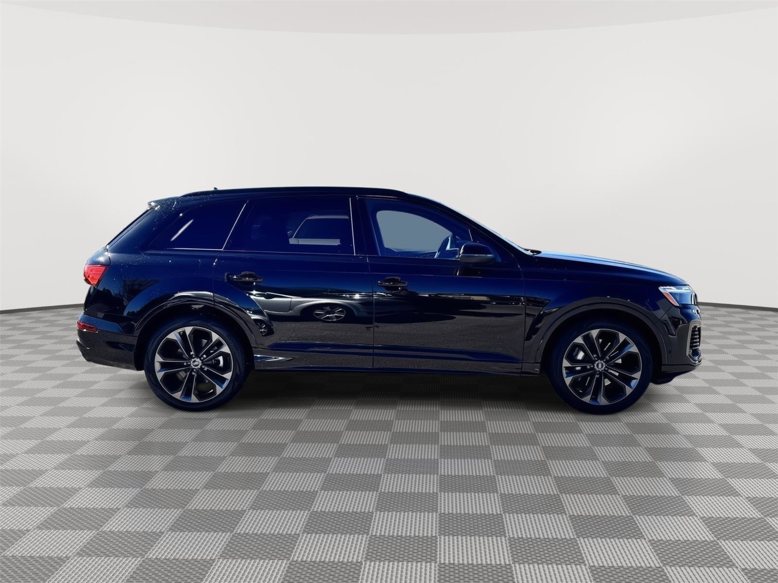 Used 2025 Audi Q7 3.0T Prestige w/ Prestige Package AWD/4WD image 4