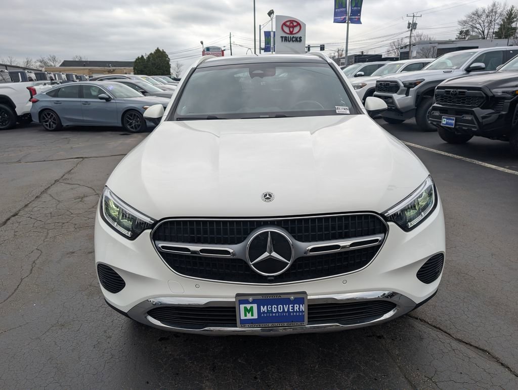 Used 2025 Mercedes-Benz GLC 300 4MATIC image 11